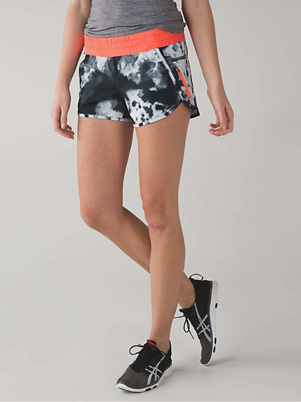 Lululemon Tracker Short III in Blooming Pixie & Black White